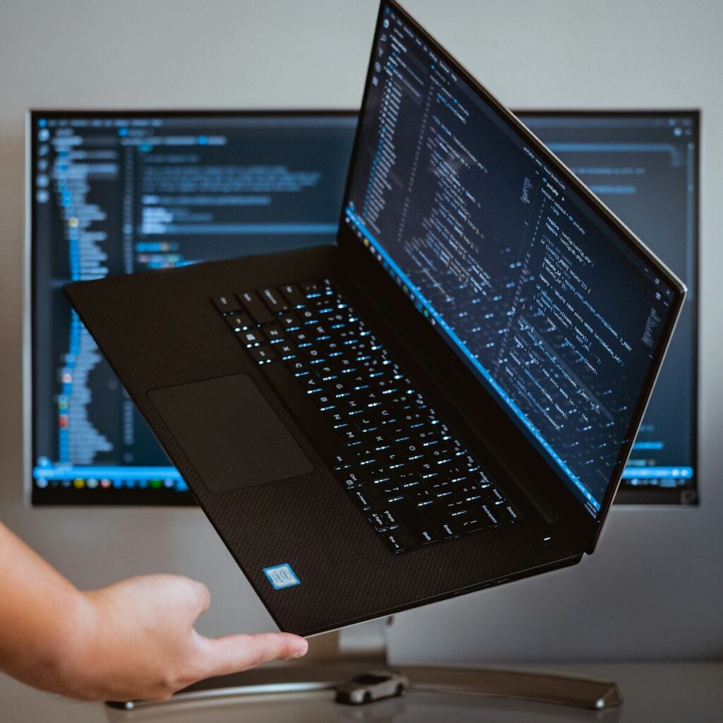 panne informatique entreprise homme jette pc